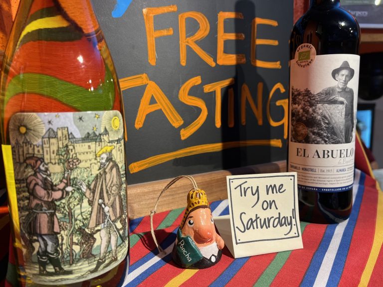 Image shows the two wines on this Saturday's Free Tasting at Duncan Murray Wines.